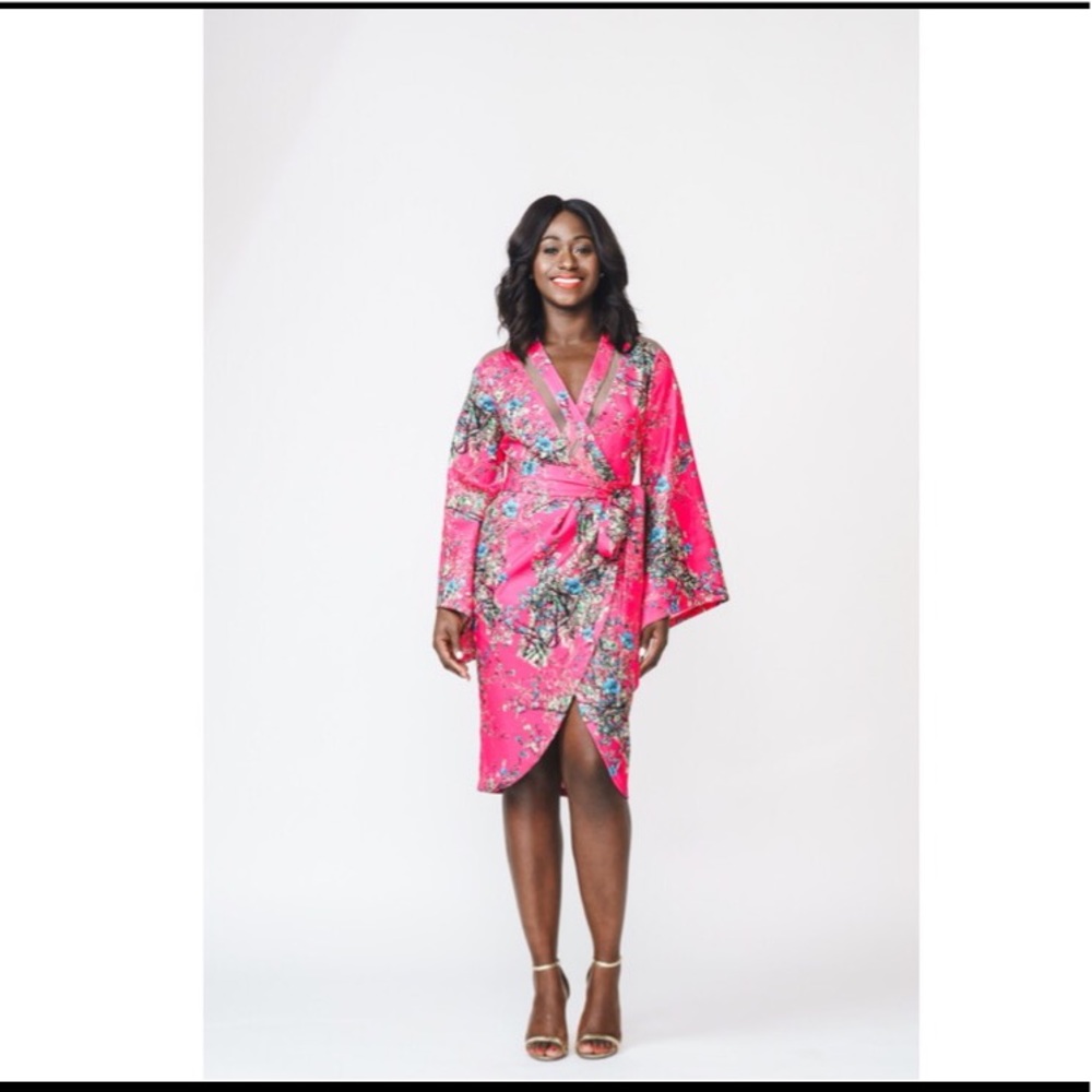 Kimono Wrap Dress with Belt and Pockets - Picture 4 of 4